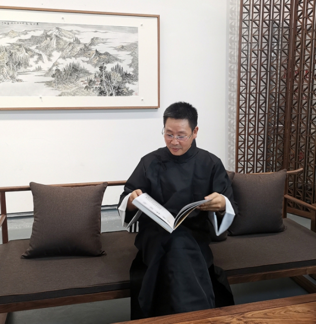 深圳市慶賀名家書畫院院長